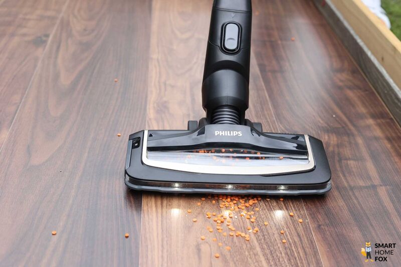 Der Philips Aqua Trio Akku Staubsauger mit Wischfunktion im Saugtest